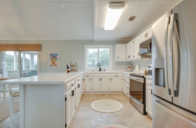 4X4 WATERFRONT BEACH HOUSE WITH BOAT DOCK