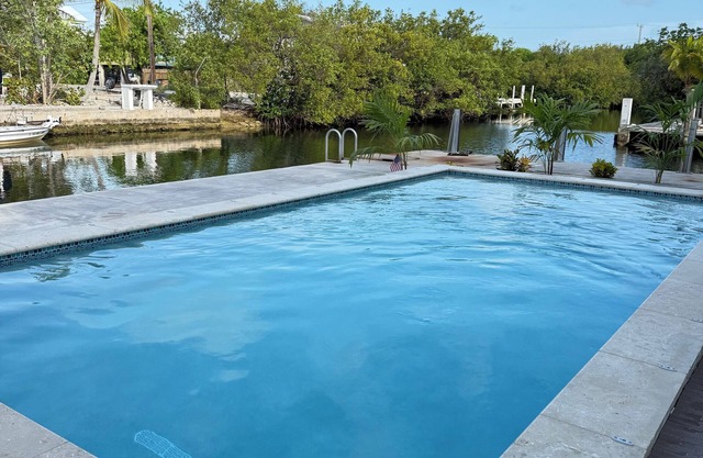 5-4 house with canal and pool
