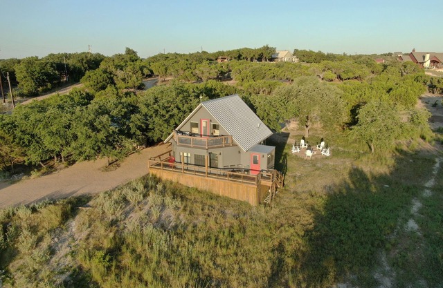 5 Acre. Enjoy sunset at “Bungalow" TyRosa Ranch near wineries and venues
