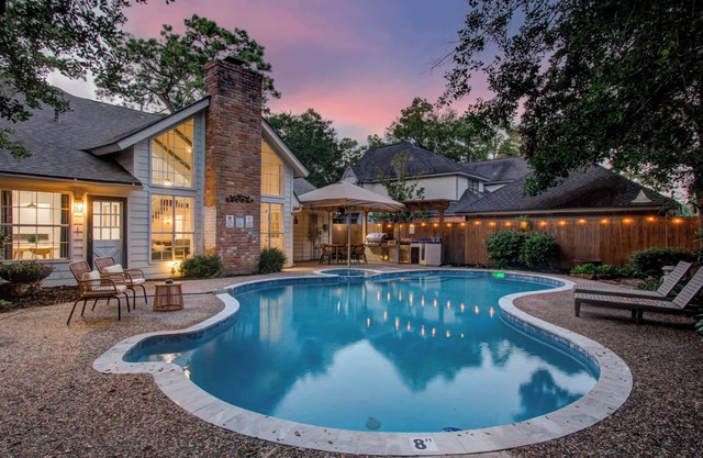 5-BD/3.5-BA Grand Getaway + Backyard Pool Paradise