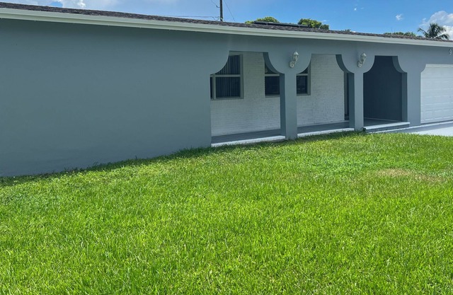 5 bed 2 bath House near Fort Lauderdale minutes from Casino and Sawgrass Mills.