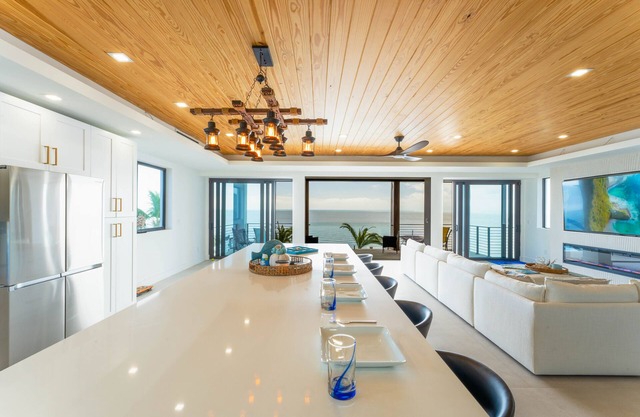 5 bed/4 bath Ocean side, right outside of Tavernier Creek Mile Marker 91