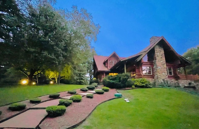 5 Bed 5 Bath Luxury Nashville Lodge! Pickleball Game Rm Sauna Fire Pit & Hot-tub