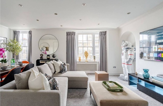 5 Bed Designer Penthouse By Mayfair