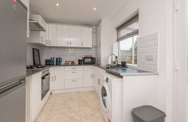 5 bed House, 11 Minutes from Leeds city centre.nHome from home.