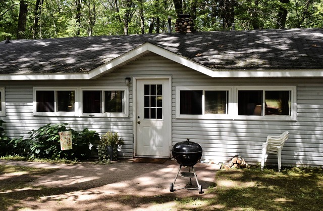 5 Bedroom, 3 bath, full fieldstone fireplace. Conro's Family Resort