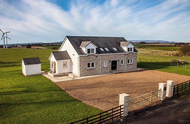 5 bedroom accommodation in Kilmaurs, near Kilmarnock