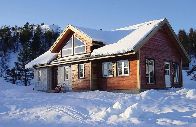 5 bedroom amazing home in Kvinlog