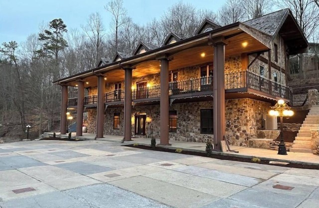 5 bedroom Estate near casino & downtown