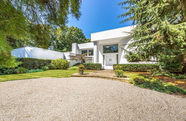 5 Bedroom Hamptons Beach House w/heated pool