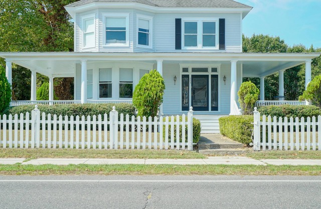 5 bedroom Historic Victorian by Chester River