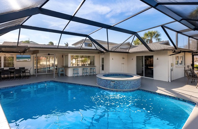 5-Bedroom house on Siesta Key - walk to beach or village