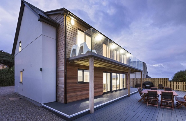 5 Bedroom house overlooking Porthmeor Beach, hot tub, parking, wifi sleeps 10