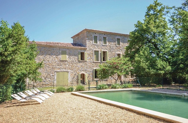 5 bedroom pet friendly home in Anduze