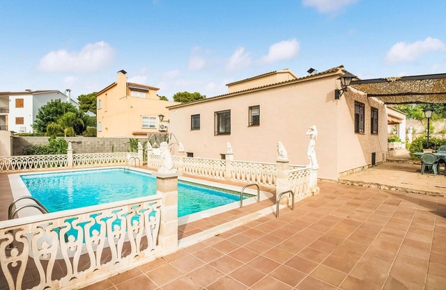 5 bedroom stunning home in Roda de Berà