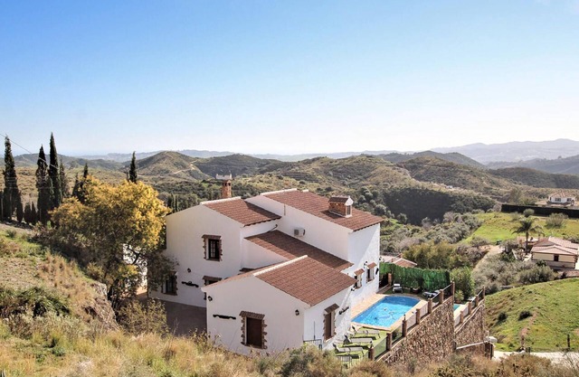 5 bedroom stunning home in Mijas