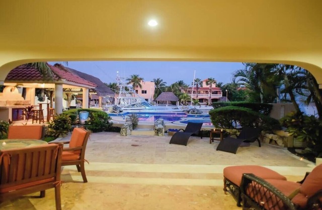 5 Bedrooms Marina Front Villa + Boat trip included after 7 nights Rental!