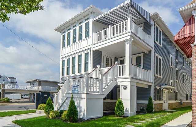 5 BR/3 BA, 1st FL, close to beach & town in the heart of OCNJ, sleep 14