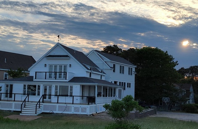5 BR 3 Bath Waterfront Beach Home