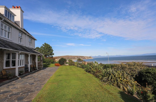 5 CRAIG Y MOR, family friendly, character holiday cottage in Abersoch