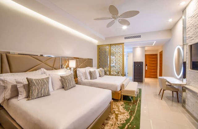 5 Diamond Resort 2 Queen Beds