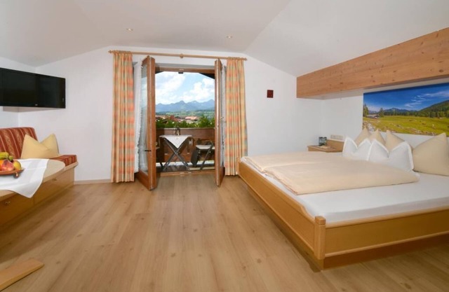 (5) Ein-Raum-Appartement 26 qm, für 2 Personen, Dusche/WC, Westbalkon