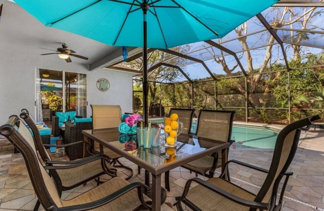 5* Florida living. Stylish & tranquil pool home in Briarwood