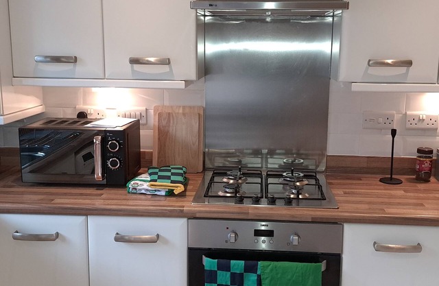 5* home in a quiet location with free parking. Easy access to amenities.