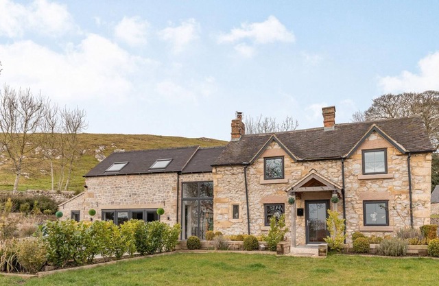 5* Idyllic 3 bed, 2 bathroom Cottage overlooking Carsington Water