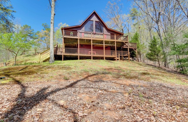 5 Mi to Cherokee Lake: Pet-Friendly Cabin w/Deck!