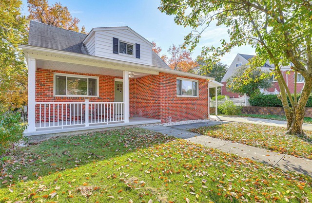 5 Mi to Downtown Baltimore: Quiet Home w/Porch