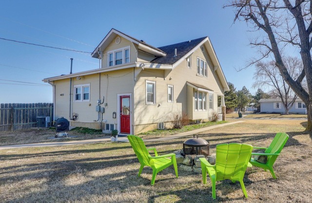 5 Mi to Marion Reservoir: Wizard of Oz-Themed Home
