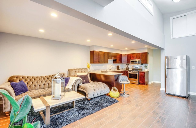 5 Mi to Midway: Walkable Chicago Apartment