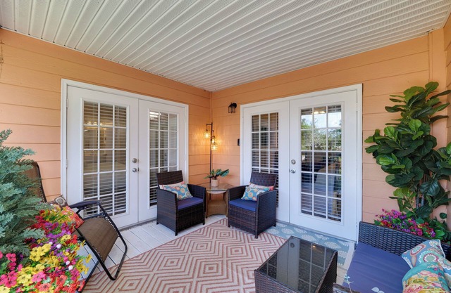 5 Mi to WDW: Resort-Style Condo w/Pool Access