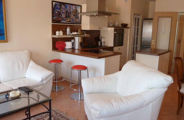 5 min to the thermal lake, gr. 3 rooms Apartment with 20 sqm roof terrace, air conditioning, internet,