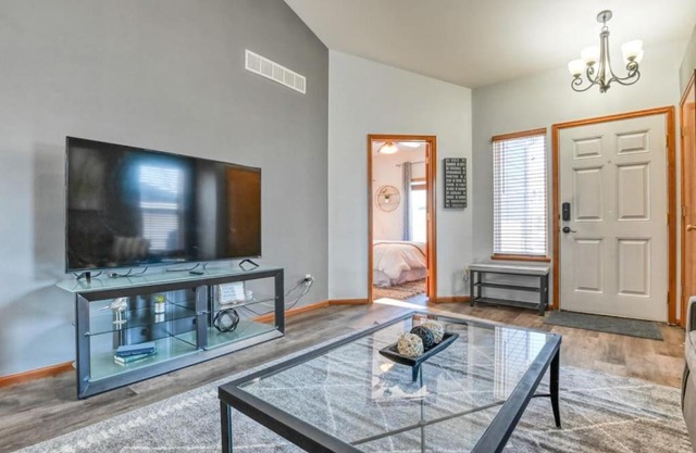 5 Min to USAFA - Private 3 Bdr upstairs apartment