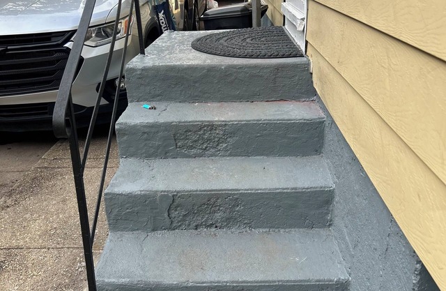 5 mins from JFK airport, walking distance transportation to Manhattan, highways