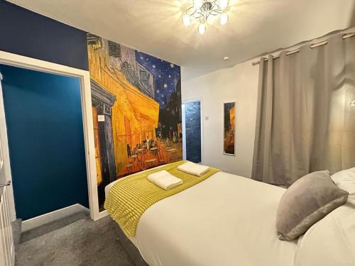 5 Mins to Anfield, 2 Bed, Mosaic Art House