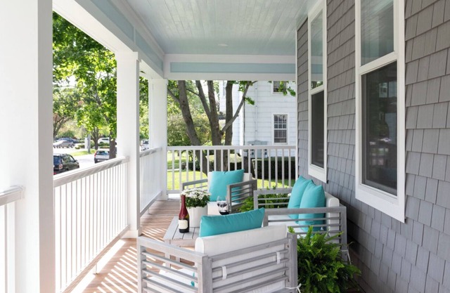 5 Minute Walk to Downtown Mystic!