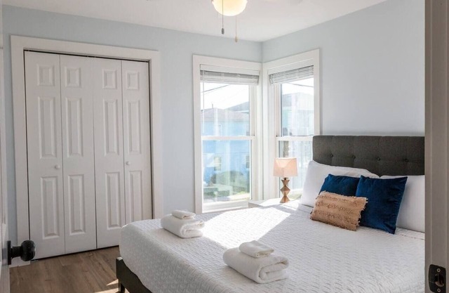 5-Minute Walk to Beach & Boardwalk, Full kitchen!