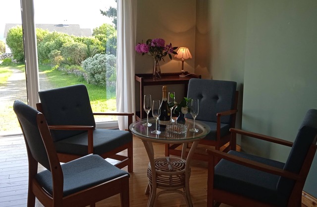5 minutes from the beach quiet house with every room opening onto the garden