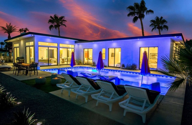 5 Palms Estate by PalmsAtPark - Glam Pool, Spa & Mountain Views