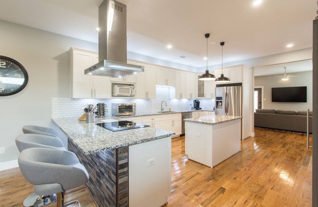 5 Star! 3Bed 4Bath 1mileATnT Stadium Globe LifePark SixFlagsHurrHarb Texas Live!
