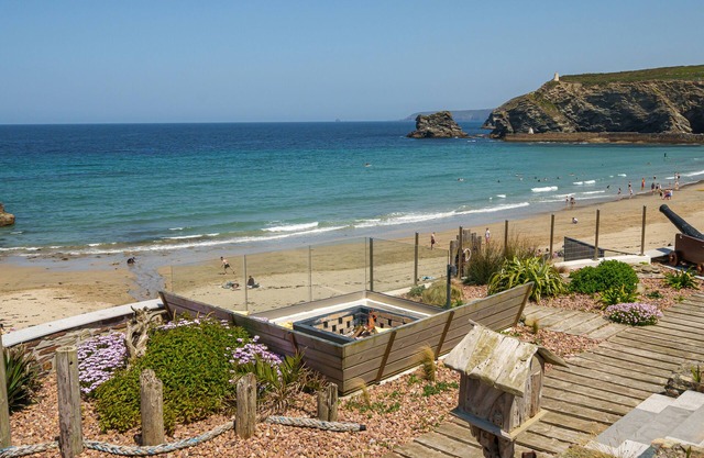 5 Star Award Winning! Hot Tub & Sea View & Fire Pit & Cinema Den & Beach Access!