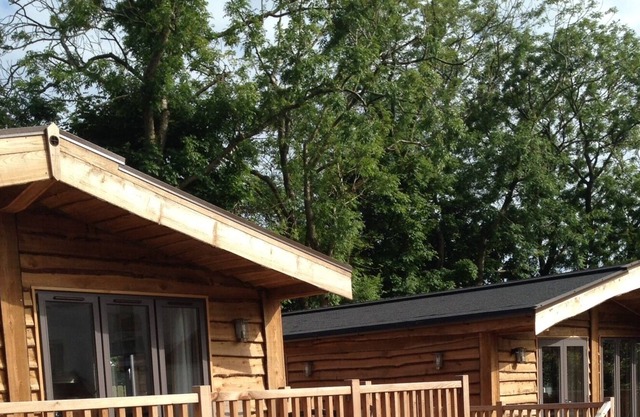 5 Star Lily Bank Lodges