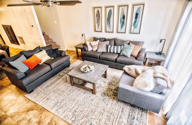 *5 Star reviews 🌵Moab Adventure condo. Tennis/basketball, BBQ, Garage