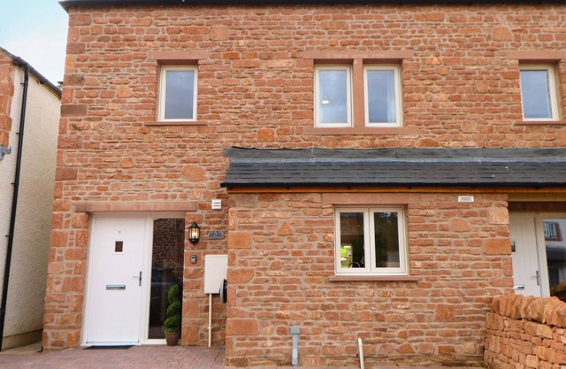 5 THE OLD SAWMILL, pet friendly, with a garden in Kirkby Stephen