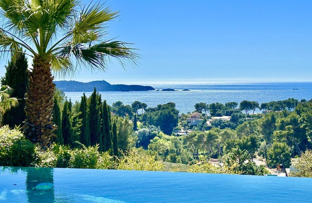 5* villa with breathtaking views of the Giens peninsula