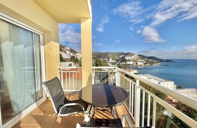 5. Wonderful sea views with communal pool