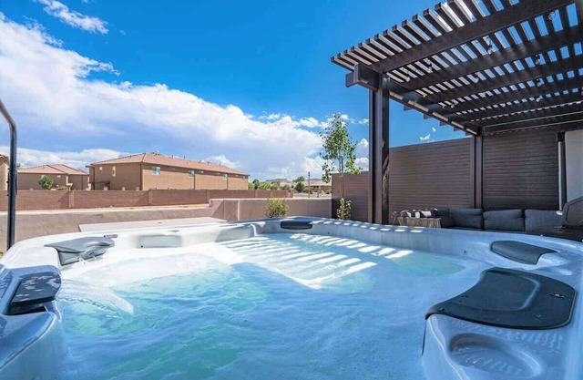50-51| 2 Homes Together in St. George with Private Hot Tub